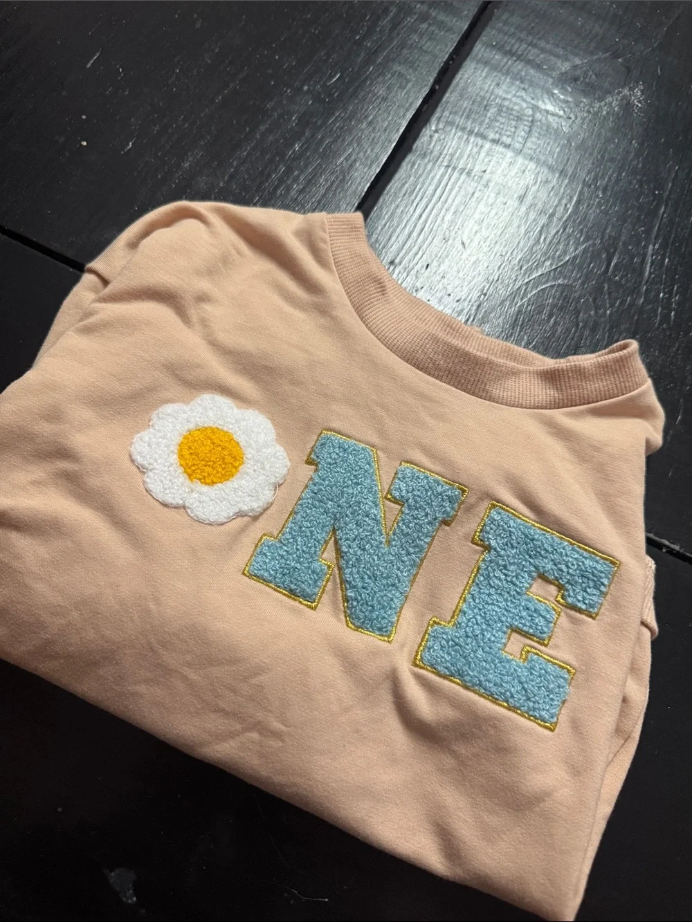 Source Unknown tan Long-Sleeve ONE Daisy Applique Bodysuit